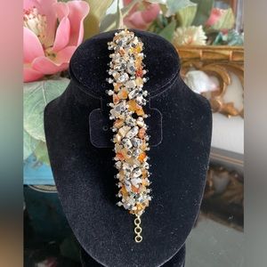 Multi looking stone bracelet, with tiny black and pearl like beads.